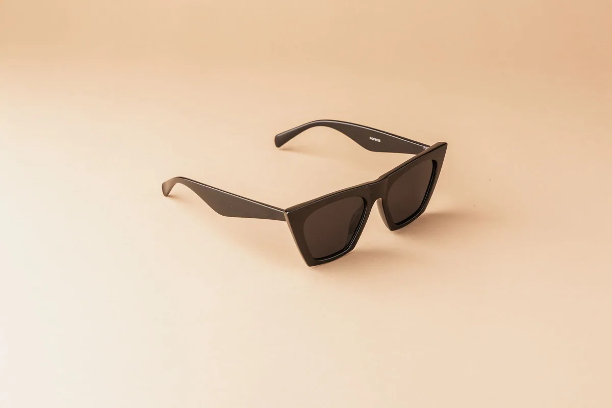 Black Square Cat-eye Sunglasses, picture 2