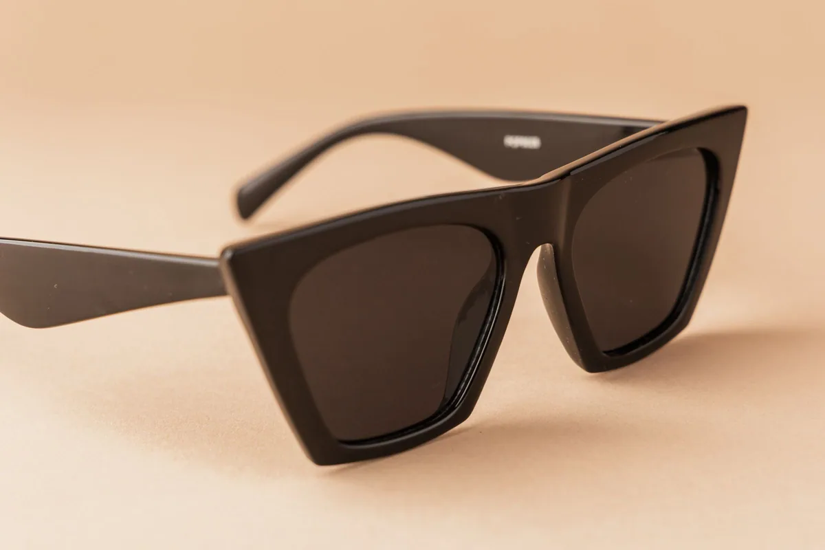 Black Square Cat-eye Sunglasses, picture 3