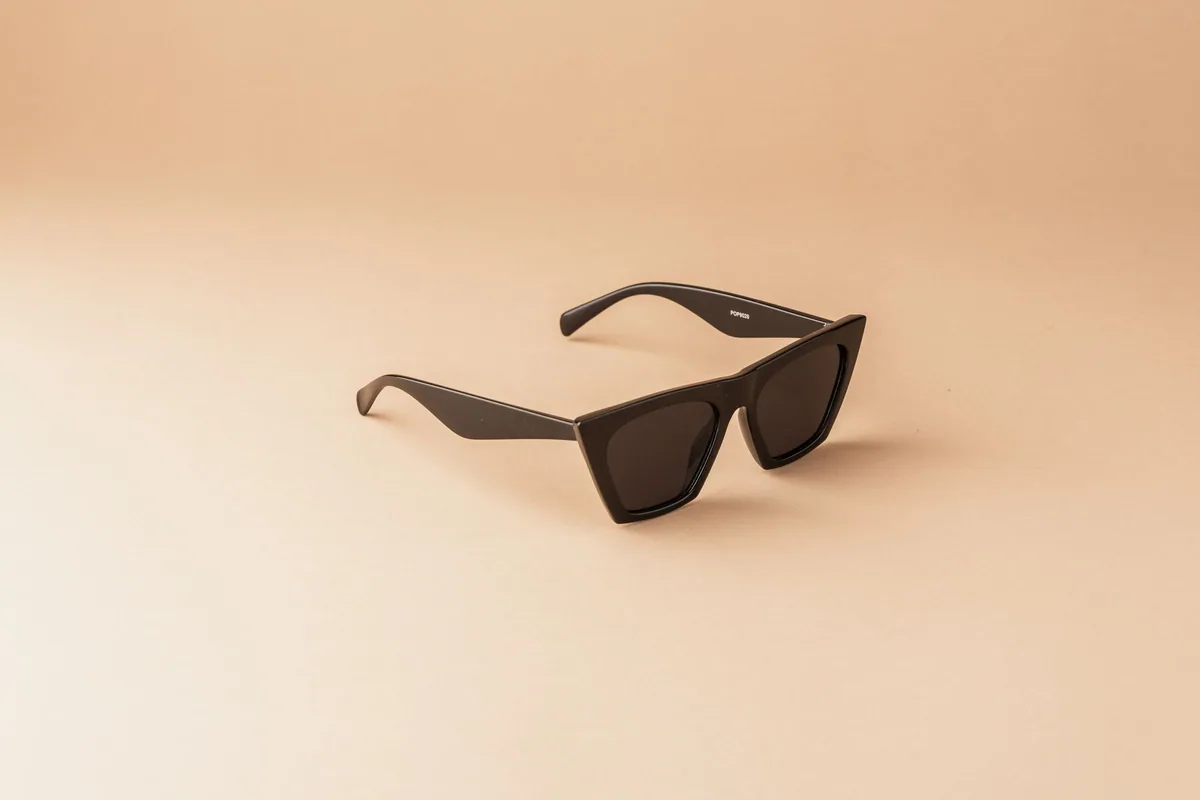 Black Square Cat-eye Sunglasses, picture 4