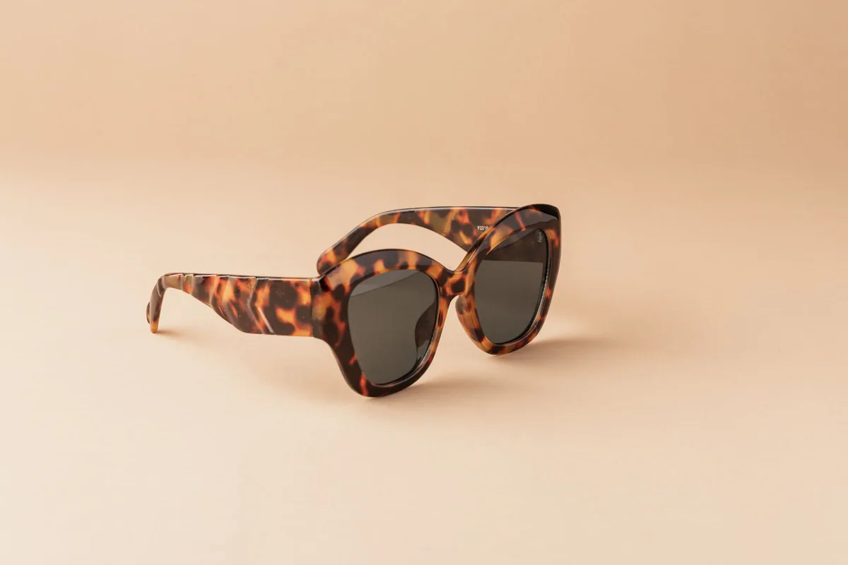 Oversized Tortoise Cat-eye Sunglasses, picture 2