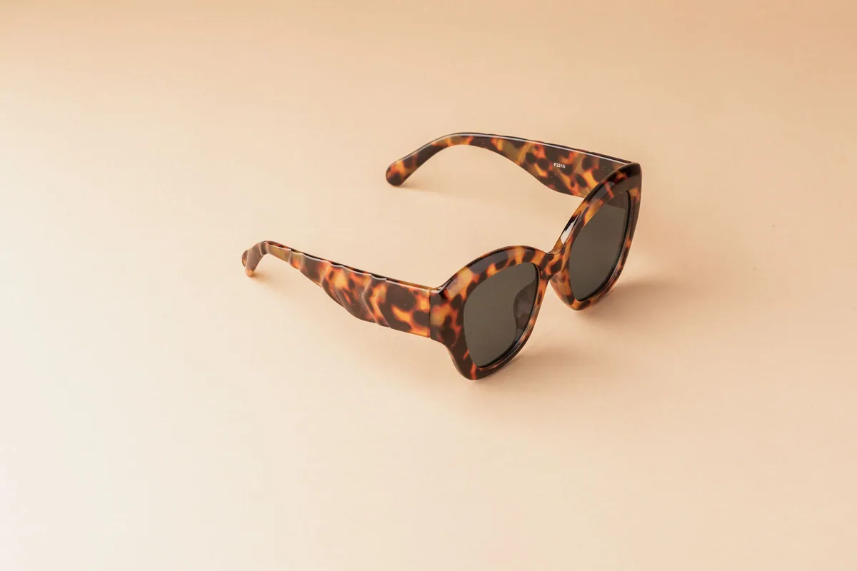 Oversized Tortoise Cat-eye Sunglasses, picture 3